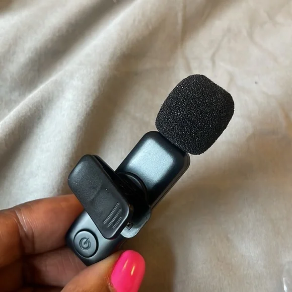 POSHMARK #POSHLIVE SHOW HOST CLIP ON MICROPHONE FOR IPHONE OR IPAD ARRIVES NEW